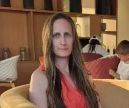 אורטל, לקוחה של פדרו.